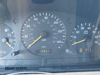 2002 Mercedes-Benz M-Class with VIN 4JGAB54E12A353387, listed as a IAAI auction lot 40464364 with 199,324 mi miles. Bid and sale history available at carsss.com. Image 7.