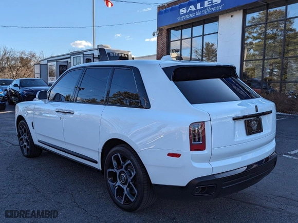 2022 Rolls-Royce Cullinan Black Badge with VIN SLATV8C02NU212169, listed as a Copart auction lot 45190395 with 5,245 mi miles and Clean Title. Bid and sale history available at carsss.com. Image 3.