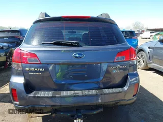 2014 Subaru Outback 2.5i with VIN 4S4BRCACXE3215167, listed as a IAAI auction lot 42117109 with 123,420 mi miles. Bid and sale history available at carsss.com. Image 6.