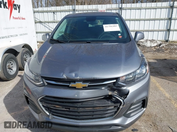 2020 Chevrolet Trax LS with VIN 3GNCJKSB2LL323579, listed as a IAAI auction lot 41791102 with 25,871 mi miles. Bid and sale history available at carsss.com. Image 12.
