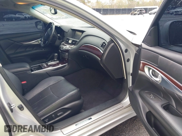 2013 Infiniti M with VIN JN1BY1AP4DM513899, listed as a IAAI auction lot 41854573 with 202,480 mi miles and . Bid and sale history available at carsss.com. Image 5.