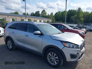 2018 Kia Sorento LX with VIN 5XYPGDA3XJG427112, listed as a IAAI auction lot 40303681 with 170,443 mi miles. Bid and sale history available at carsss.com. Image 1.