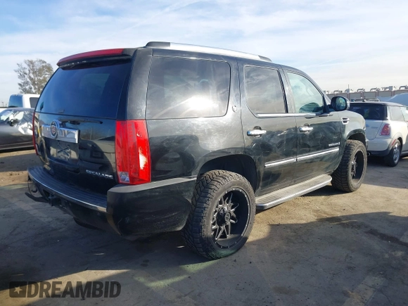 2009 Cadillac Escalade z VIN 1GYFK13289R242884, wystawiony jako IAAI lot #41320982 z przebiegiem 132 983 mil mil oraz . Historia ofert i sprzedaży dostępna na DreamBid. Obrazek 4.