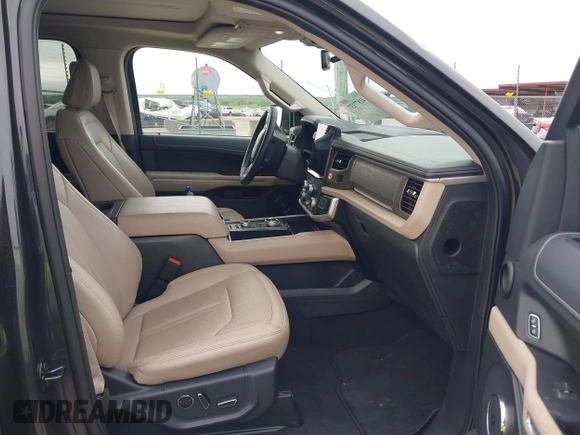 2024 Ford Expedition Limited with VIN 1FMJU2A87REA45005, listed as a IAAI auction lot 41877137 with 27,787 mi miles. Bid and sale history available at carsss.com. Image 5.