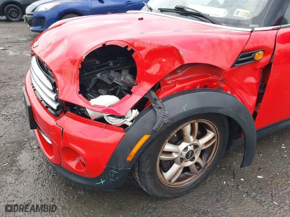 2013 MINI Cooper Hardtop with VIN WMWSU3C54DT371783, listed as a IAAI auction lot 41131978 with 130,053 mi miles. Bid and sale history available at carsss.com. Image 6.