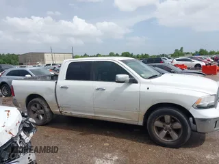 2017 Ram 1500 Lone Star Silver z VIN 1C6RR6LT6HS769308, wystawiony jako IAAI lot #42508245 z przebiegiem 159 770 mil mil oraz . Historia ofert i sprzedaży dostępna na DreamBid. Obrazek 13.
