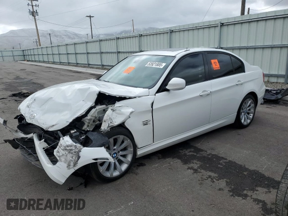 2011 BMW 3 Series 328i xDrive z VIN WBAPK5G54BNN51901, wystawiony jako Copart lot #53921885 z przebiegiem Nie podano mil oraz Szkody całkowita. Historia ofert i sprzedaży dostępna na DreamBid. Obrazek 1.