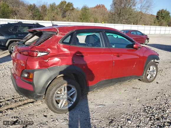 2021 Hyundai Kona SE with VIN KM8K1CAA8MU703886, listed as a Copart auction lot 77982794 with 80,330 mi miles and Salvage Title. Bid and sale history available at carsss.com. Image 3.