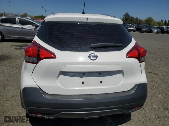 2019 Nissan Kicks S z VIN 3N1CP5CU1KL495287, wystawiony jako Copart lot #55803885 z przebiegiem 88 530 mil mil oraz Szkoda całkowita • Salvage title. Historia ofert i sprzedaży dostępna na DreamBid. Obrazek 6.