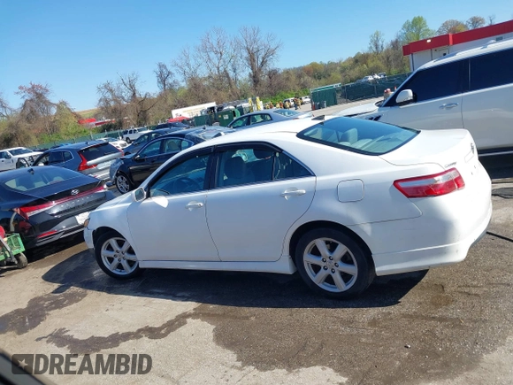2008 Toyota Camry LE z VIN 4T1BE46K48U775136, wystawiony jako IAAI lot #41990667 z przebiegiem 214 129 mil mil oraz . Historia ofert i sprzedaży dostępna na DreamBid. Obrazek 15.
