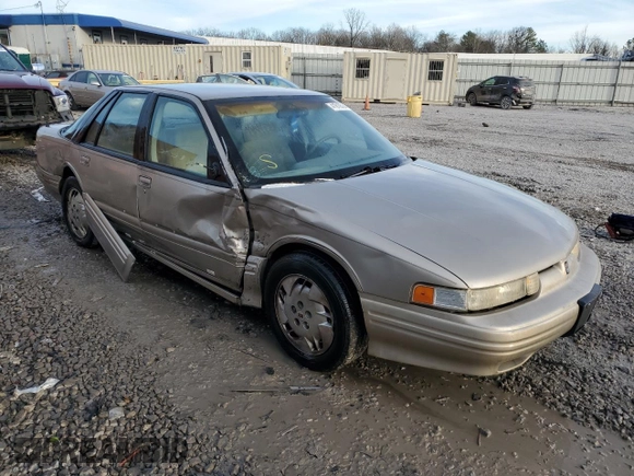 1997 Oldsmobile Cutlass Supreme S z VIN 1G3WH52M8VF352117, wystawiony jako Copart lot #41919094 z przebiegiem 155 523 mil mil oraz Szkody całkowita. Historia ofert i sprzedaży dostępna na DreamBid. Obrazek 4.