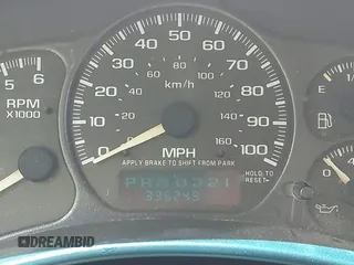 2002 Chevrolet Suburban LT z VIN 1GNFK16Z62J167600, wystawiony jako IAAI lot #42553037 z przebiegiem 336 249 mil mil oraz . Historia ofert i sprzedaży dostępna na DreamBid. Obrazek 7.