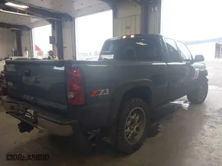 2006 Chevrolet Silverado 1500 LT2 with VIN 1GCEK19B36Z106215, listed as a IAAI auction lot 40699968 with 183,870 mi miles. Bid and sale history available at carsss.com. Image 4.