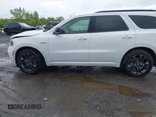 2024 Dodge Durango R/T Plus z VIN 1C4SDJCT4RC228085, wystawiony jako IAAI lot #42047084 z przebiegiem 6 458 mil mil oraz . Historia ofert i sprzedaży dostępna na DreamBid. Obrazek 18.
