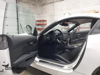 2015 BMW Z4 sDrive28i with VIN WBALL5C51FJ997681, listed as a IAAI auction lot 41323332 with 47,991 mi miles. Bid and sale history available at carsss.com. Image 8.