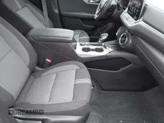 2024 Chevrolet Blazer LT z VIN 3GNKBCR4XRS162094, wystawiony jako IAAI lot #42007044 z przebiegiem 23 421 mil mil oraz . Historia ofert i sprzedaży dostępna na DreamBid. Obrazek 5.