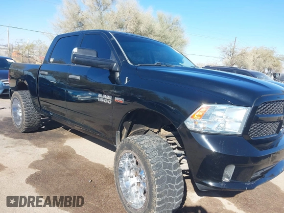 2015 Ram 1500 Express z VIN 1C6RR6KT1FS517948, wystawiony jako IAAI lot #41355978 z przebiegiem 94 784 mil mil oraz . Historia ofert i sprzedaży dostępna na DreamBid. Obrazek 1.