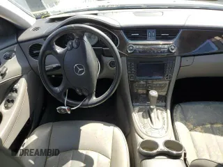 2006 Mercedes-Benz CLS 500 z VIN WDDDJ75X56A073385, wystawiony jako Copart lot #56883805 z przebiegiem Nie podano mil oraz Nie do naprawy • Non repairable. Historia ofert i sprzedaży dostępna na DreamBid. Obrazek 8.