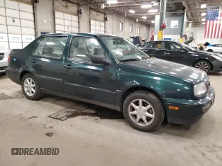 1998 Volkswagen Jetta z VIN 3VWSA81H5WM126169, wystawiony jako Copart lot #84884894 z przebiegiem 32 759 mil mil oraz Czysty tytuł • Clean title. Historia ofert i sprzedaży dostępna na DreamBid. Obrazek 4.