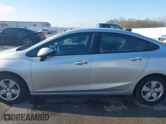 2017 Chevrolet Cruze LS z VIN 1G1BC5SM7H7244219, wystawiony jako IAAI lot #41905112 z przebiegiem 177 773 mil mil oraz . Historia ofert i sprzedaży dostępna na DreamBid. Obrazek 14.