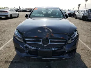 2018 Mercedes-Benz C 300 z VIN 55SWF4JB2JU264063, wystawiony jako Copart lot #55316235 z przebiegiem Nie podano mil oraz Szkoda całkowita • Salvage title. Historia ofert i sprzedaży dostępna na DreamBid. Obrazek 5.