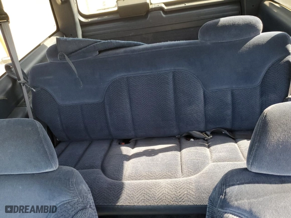 1998 Chevrolet Tahoe with VIN 3GNEK18R5WG107730, listed as a Copart auction lot 74563524 with 251,307 mi miles and Salvage Title. Bid and sale history available at carsss.com. Image 10.