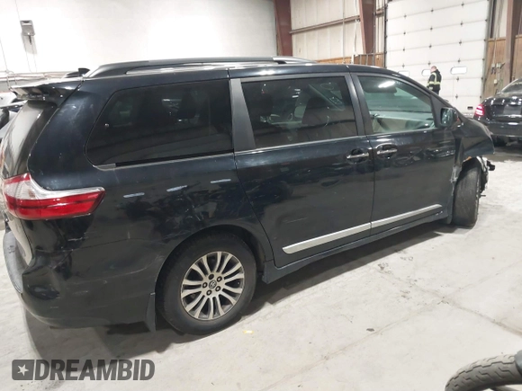 2018 Toyota Sienna XLE Auto Access Seat with VIN 5TDYZ3DC1JS960019, listed as a IAAI auction lot 41491992 with 128,021 mi miles. Bid and sale history available at carsss.com. Image 4.