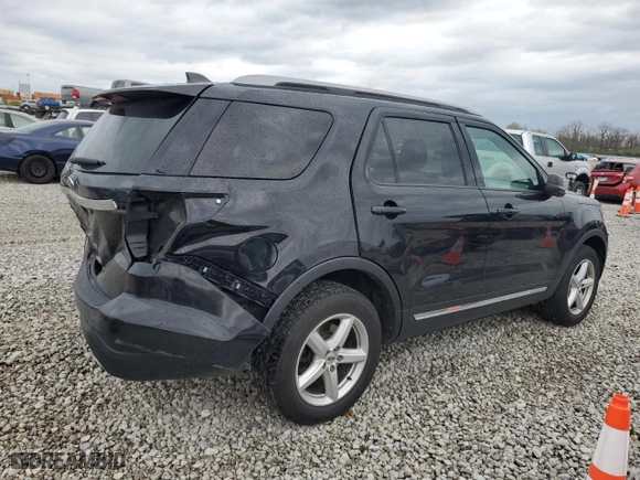 2019 Ford Explorer XLT with VIN 1FM5K7D82KGA39025, listed as a Copart auction lot 53251925 with 98,668 mi miles and Salvage Title. Bid and sale history available at carsss.com. Image 3.