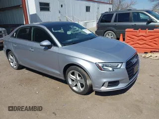 2017 Audi A3 Premium z VIN WAUAUHFF7H1078653, wystawiony jako IAAI lot #41914872 z przebiegiem 121 209 mil mil oraz . Historia ofert i sprzedaży dostępna na DreamBid. Obrazek 1.