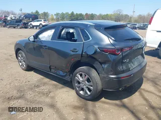 2024 Mazda CX-30 S Carbon Edition z VIN 3MVDMBCM0RM662752, wystawiony jako IAAI lot #42108251 z przebiegiem 17 963 mil mil oraz . Historia ofert i sprzedaży dostępna na DreamBid. Obrazek 3.