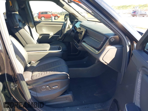 2024 Rivian R1S Adventure z VIN 7PDSGABA8RN039833, wystawiony jako IAAI lot #41867083 z przebiegiem Nie podano mil oraz . Historia ofert i sprzedaży dostępna na DreamBid. Obrazek 5.