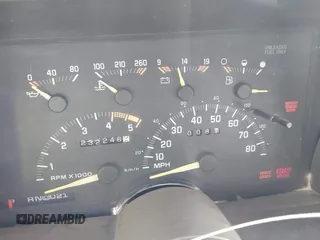1993 GMC Suburban с VIN 1GKFK16K2PJ710108, выставлен на аукционе IAAI как лот 41560573 с пробегом 232 246 миль миль и . История ставок и продаж доступна на DreamBid. Изображение 7.