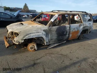 2003 Toyota 4Runner SR5 with VIN JTEBT14R830008040, listed as a Copart auction lot 85266884 with 0 mi miles and Non Repairable. Bid and sale history available at carsss.com. Image 1.