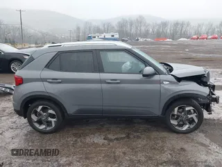 2021 Hyundai Venue Denim z VIN KMHRC8A38MU098601, wystawiony jako IAAI lot #41475810 z przebiegiem 132 647 mil mil oraz . Historia ofert i sprzedaży dostępna na DreamBid. Obrazek 13.