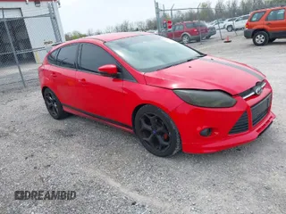 2014 Ford Focus SE with VIN 1FADP3K21EL275515, listed as a IAAI auction lot 42064704 with 142,147 mi miles. Bid and sale history available at carsss.com. Image 1.