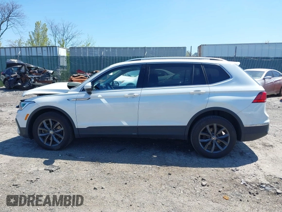 2023 Volkswagen Tiguan SE with VIN 3VVMB7AX4PM128427, listed as a IAAI auction lot 42054477 with 29,731 mi miles and . Bid and sale history available at DreamBid. Image 13.