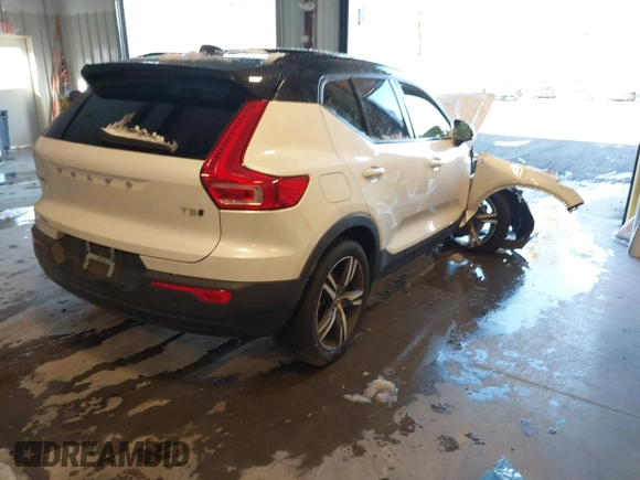 2021 Volvo XC40 R-Design with VIN YV4162UM4M2510905, listed as a IAAI auction lot 41150039 with 42,413 mi miles and . Bid and sale history available at carsss.com. Image 4.