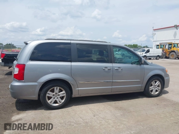 2016 Chrysler Town & Country Touring with VIN 2C4RC1BG4GR193462, listed as a IAAI auction lot 42200990 with 140,430 mi miles. Bid and sale history available at carsss.com. Image 13.