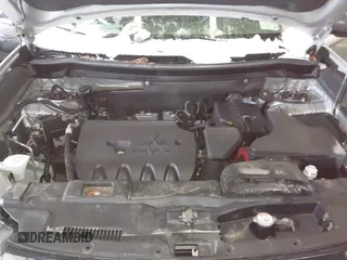 2018 Mitsubishi Outlander ES z VIN JA4AD2A30JZ011486, wystawiony jako IAAI lot #41247304 z przebiegiem 118 248 mil mil oraz . Historia ofert i sprzedaży dostępna na DreamBid. Obrazek 10.