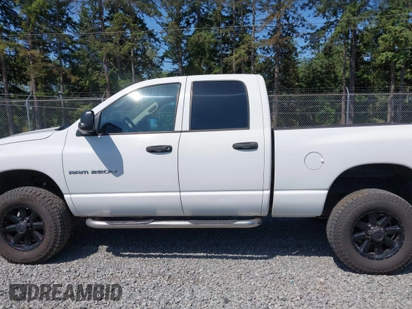 2005 Dodge 2500 SLT z VIN 3D7KS28CX5G853026, wystawiony jako IAAI lot #42408623 z przebiegiem 241 223 mil mil oraz . Historia ofert i sprzedaży dostępna na DreamBid. Obrazek 15.