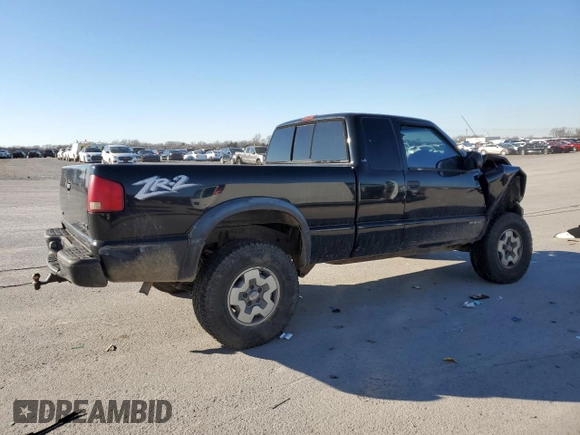 2002 Chevrolet S-10 LS with VIN 1GCCT19W228189014, listed as a Copart auction lot 89177205 with 0 mi miles and Salvage Title. Bid and sale history available at carsss.com. Image 3.