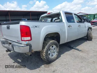 2011 GMC Sierra 1500 z VIN 3GTP2TE3XBG404001, wystawiony jako IAAI lot #42076859 z przebiegiem Nie podano mil oraz . Historia ofert i sprzedaży dostępna na DreamBid. Obrazek 4.