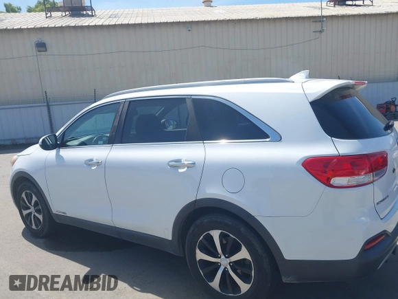2016 Kia Sorento EX with VIN 5XYPHDA51GG001543, listed as a IAAI auction lot 41993955 with 176,098 mi miles. Bid and sale history available at carsss.com. Image 15.