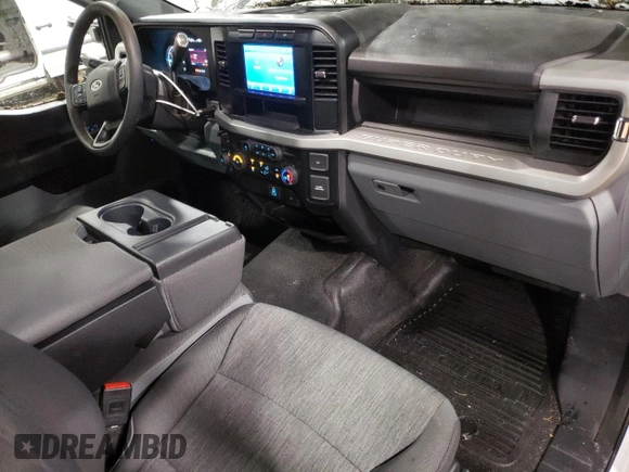 2024 Ford F-250 XL with VIN 1FTBF2BA6RED28824, listed as a Copart auction lot 43446825 with 3,777 mi miles and Salvage title. Bid and sale history available at DreamBid. Image 8.