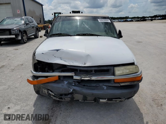 2001 Chevrolet S-10 LS with VIN 1GCCS19501K161711, listed as a Copart auction lot 69630884 with 318,975 mi miles and Salvage Title. Bid and sale history available at DreamBid. Image 5.
