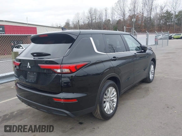 2024 Mitsubishi Outlander ES z VIN JA4J3UA89RZ031760, wystawiony jako IAAI lot #41140604 z przebiegiem 54 640 mil mil oraz . Historia ofert i sprzedaży dostępna na DreamBid. Obrazek 4.