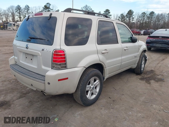 2007 Mercury Mariner with VIN 4M2CU39H97KJ18357, listed as a IAAI auction lot 41378708 with 118,381 mi miles. Bid and sale history available at carsss.com. Image 4.