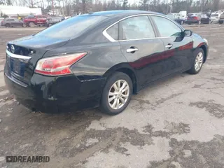 2015 Nissan Altima 2.5 with VIN 1N4AL3AP3FN322884, listed as a IAAI auction lot 41884854 with 274,298 mi miles. Bid and sale history available at carsss.com. Image 4.