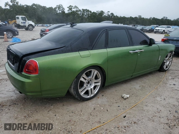 2015 Rolls-Royce Ghost z VIN SCA664S50FUX53383, wystawiony jako Copart lot #63400784 z przebiegiem Nie podano mil oraz Szkody całkowita. Historia ofert i sprzedaży dostępna na DreamBid. Obrazek 3.