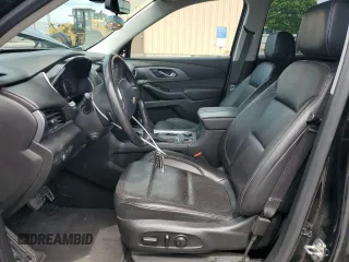 2019 Chevrolet Traverse Premier z VIN 1GNERKKW7KJ135666, wystawiony jako Copart lot #55920135 z przebiegiem 105 812 mil mil oraz Szkoda całkowita • Salvage title. Historia ofert i sprzedaży dostępna na DreamBid. Obrazek 7.